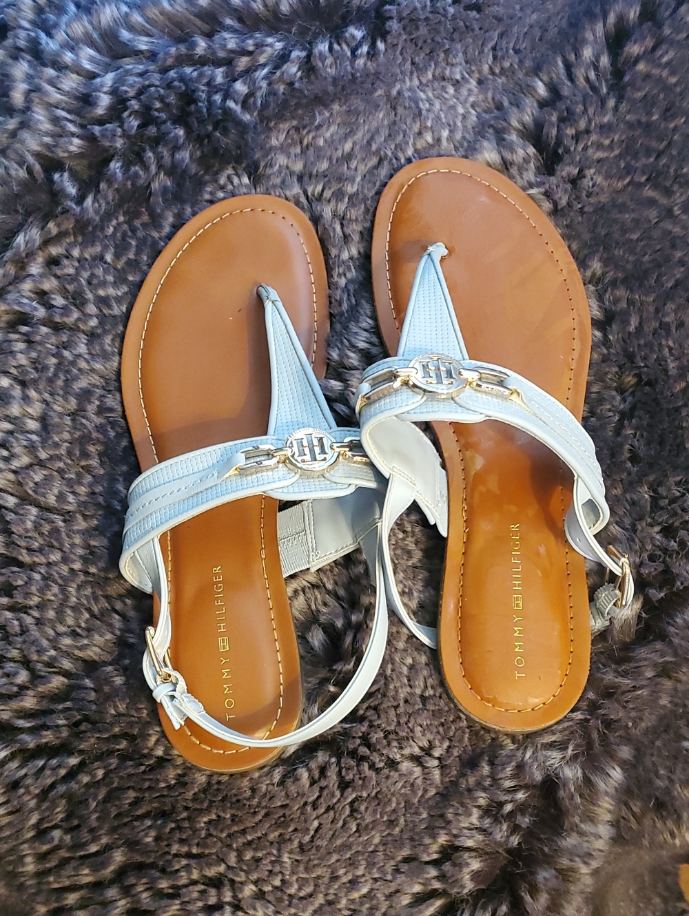 Tommy Hilfiger White Leather Thong Sandals with Gold Accent